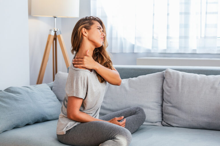 pain,in,the,shoulder.,upper,arm,pain,,people,with,body muscles